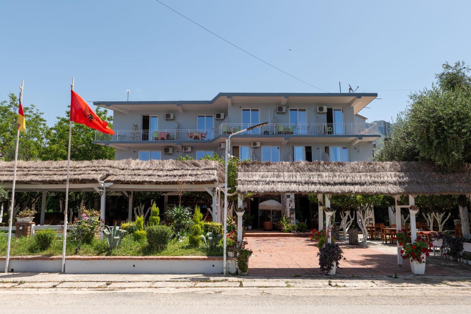 Hotel Nika Radhime Exterior photo