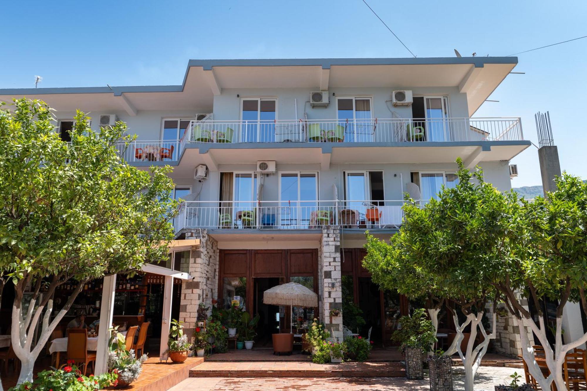 Hotel Nika Radhime Exterior photo