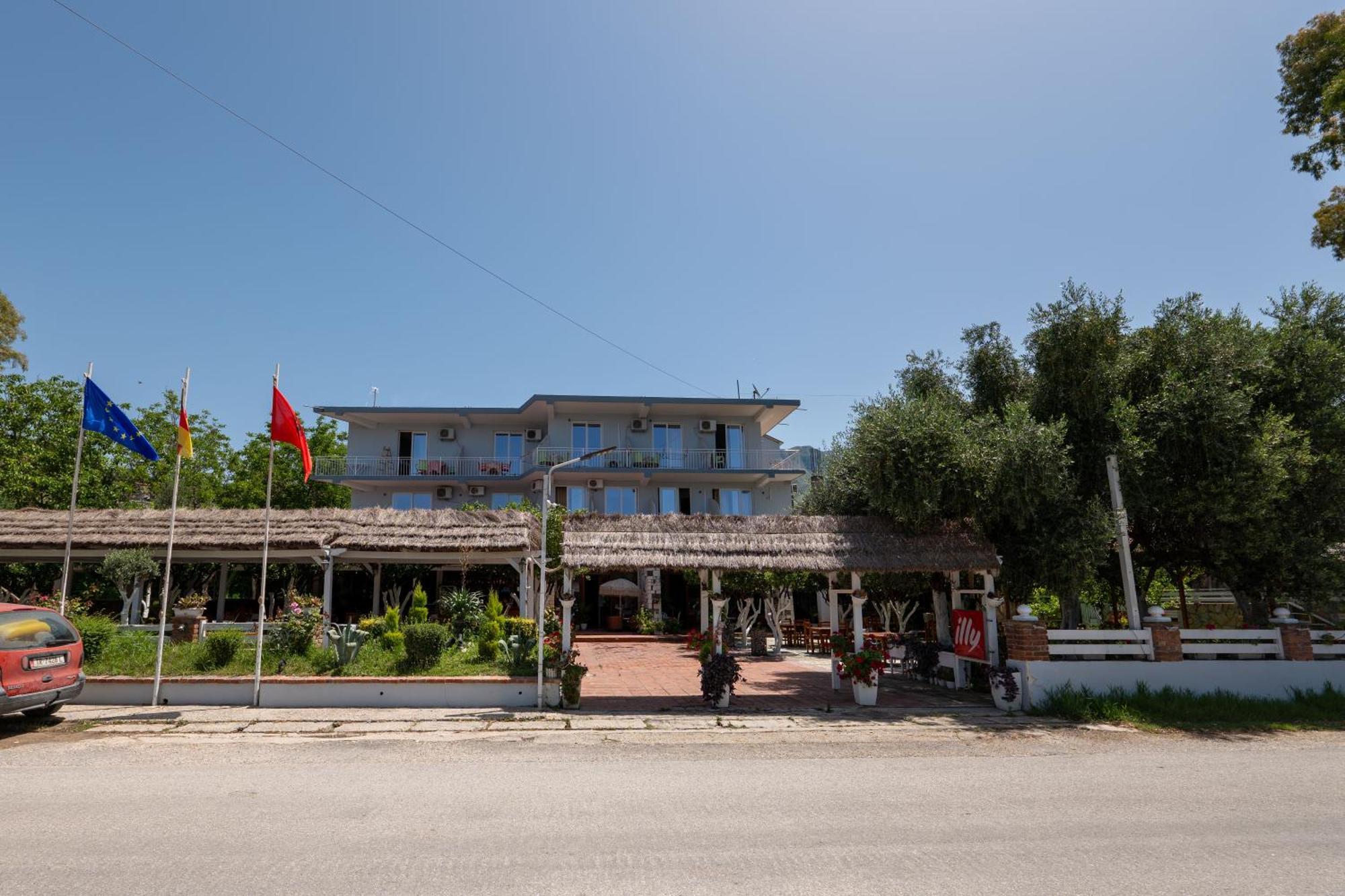 Hotel Nika Radhime Exterior photo