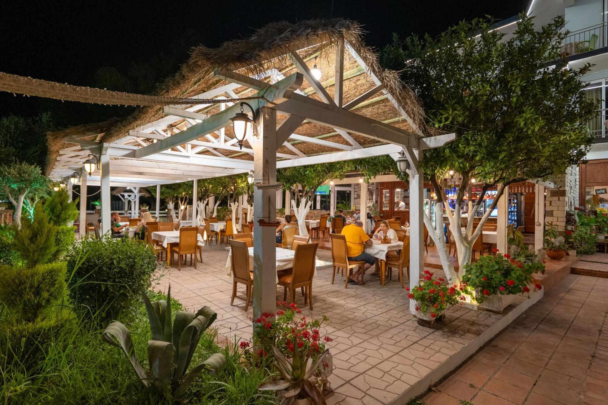 Hotel Nika Radhime Exterior photo