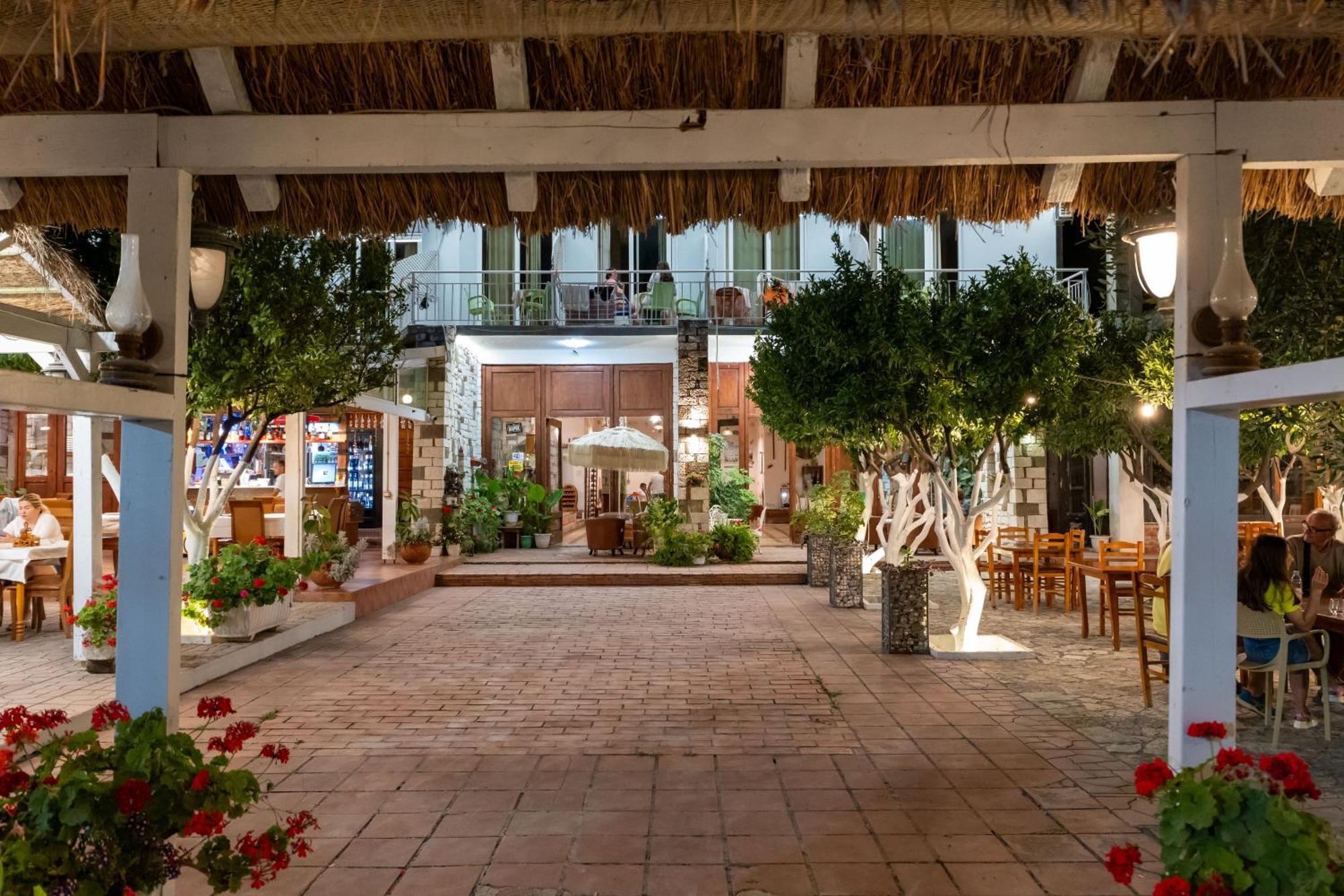Hotel Nika Radhime Exterior photo