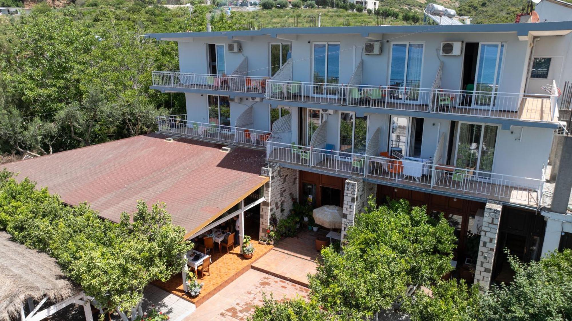 Hotel Nika Radhime Exterior photo